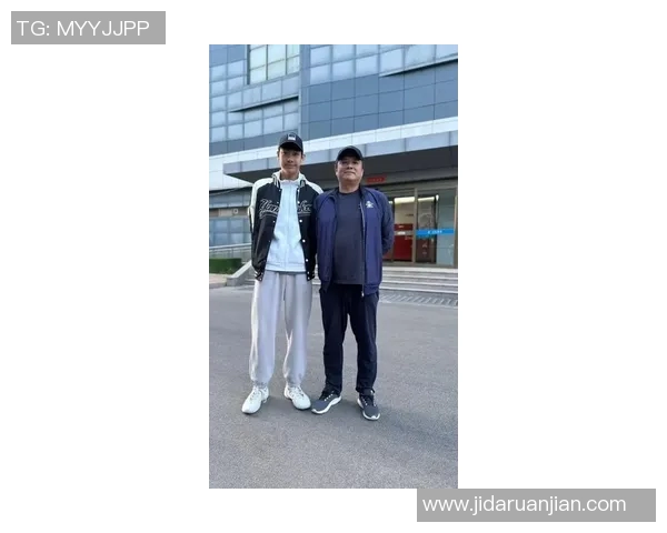 小伙因外形酷似姚明走红网络引发众人热议与关注