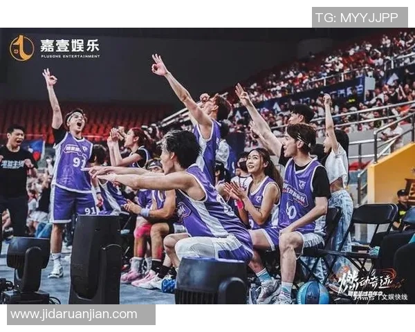 篮球明星在香港街头的精彩瞬间与热情互动照片分享